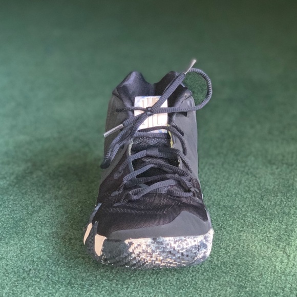 Kyrie 4 N7 Standing Rock - Picture 3 of 8